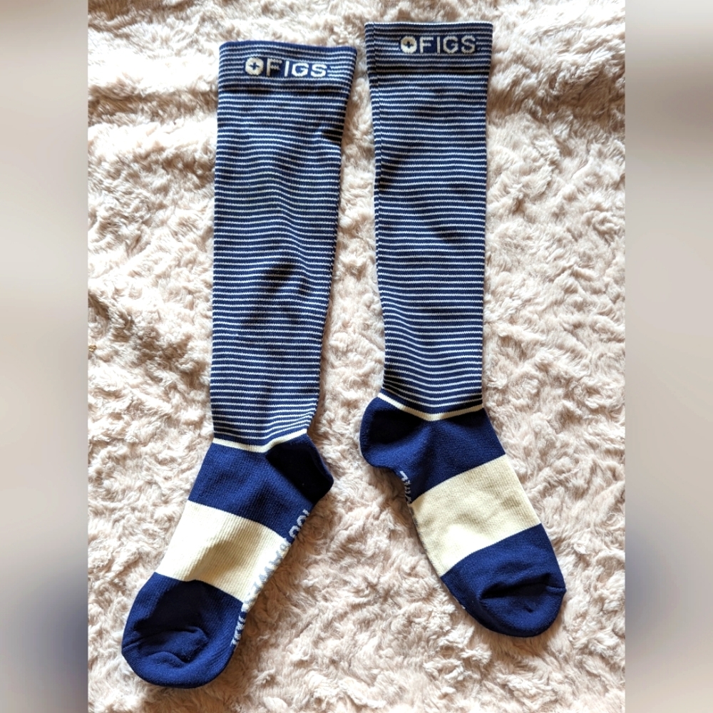 New Figs compression socks size M bundle 100% Awesome Strips